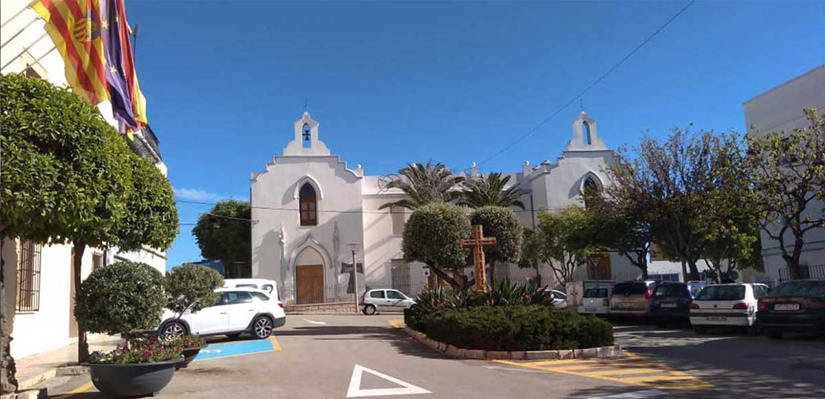 Praça principal do vilarejo de Benissa